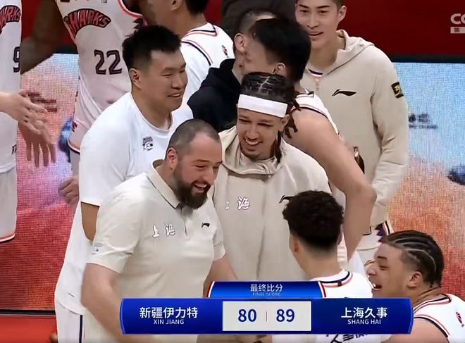 与此相对